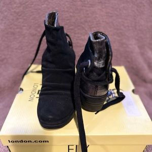 ❌❌SOLD❌❌ FLY LONDON YAMA silver and black